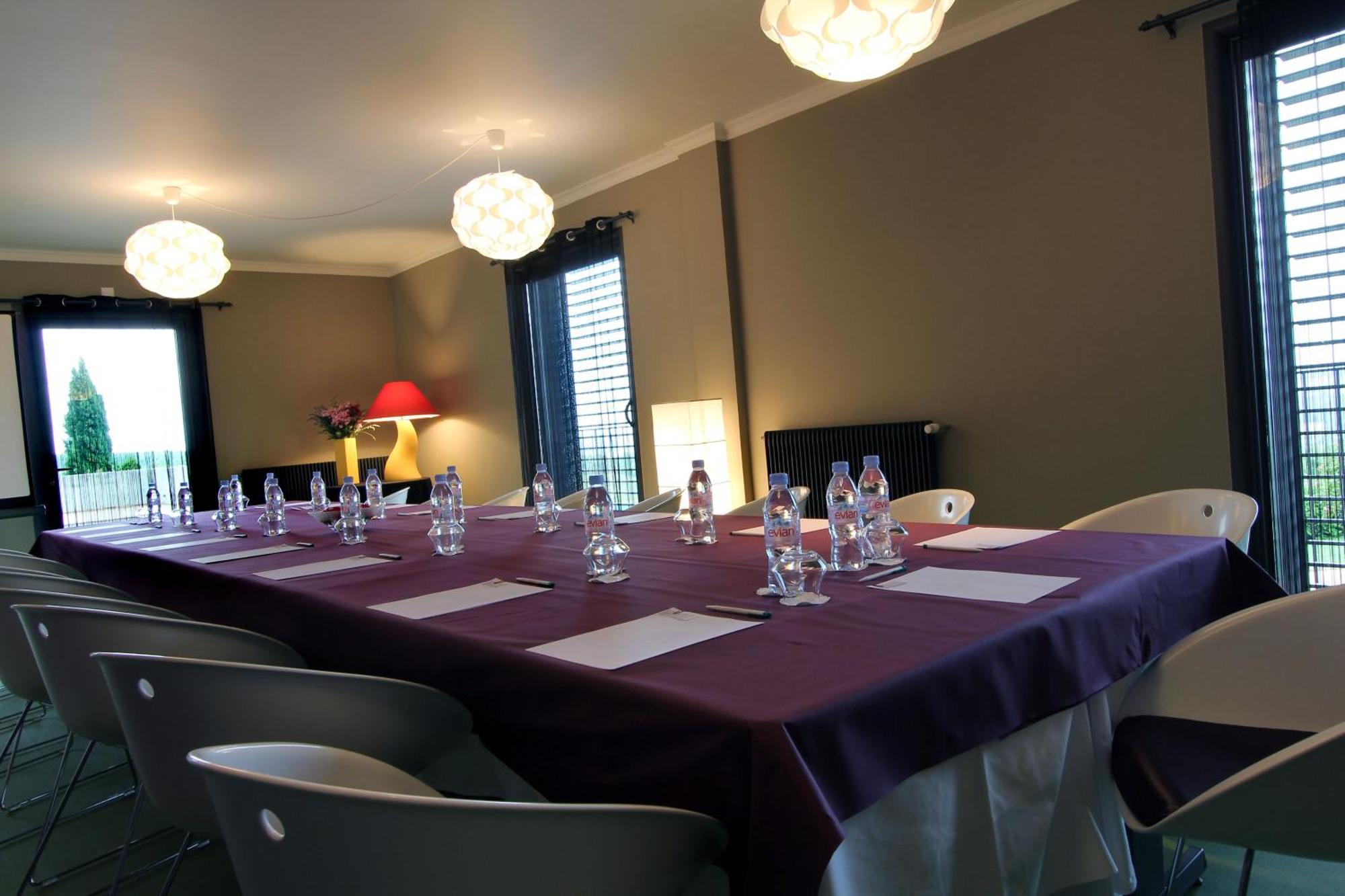Hotel Restaurant La Montagne De Brancion Martailly-lès-Brancion Business photo